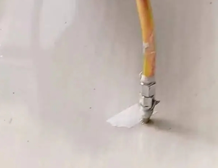 黔南瓷砖空鼓维修公司专业解答在瓷砖铺贴过程中，如果使用的砂料过粗（如全部使用了粗砂），可能会导致以下问题